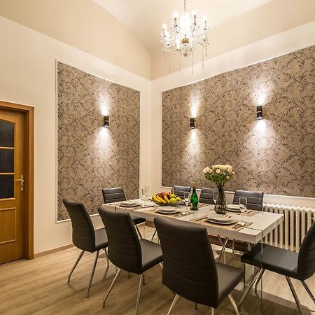 4Bdr Historical Spirit Apt By Ruterra Praha Bagian luar foto