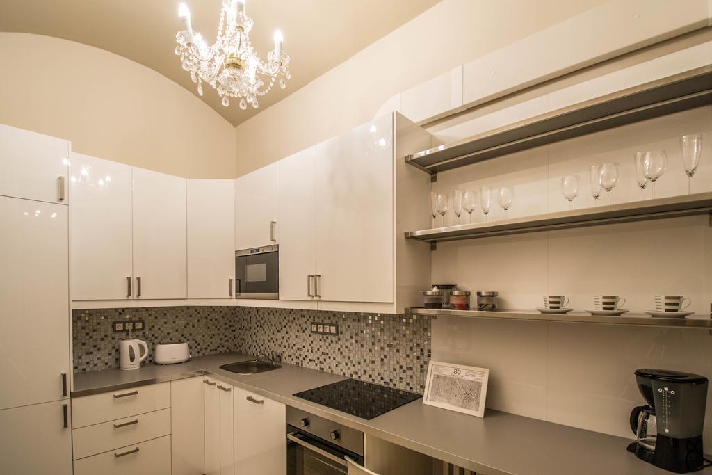 4Bdr Historical Spirit Apt By Ruterra Praha Bagian luar foto
