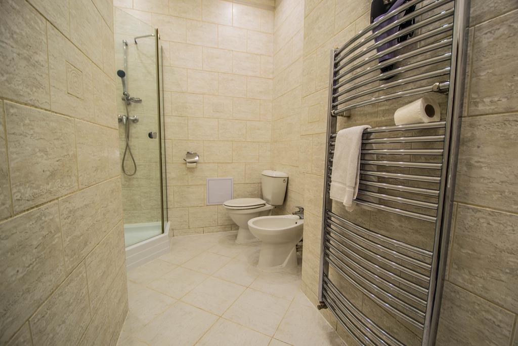 4Bdr Historical Spirit Apt By Ruterra Praha Bagian luar foto