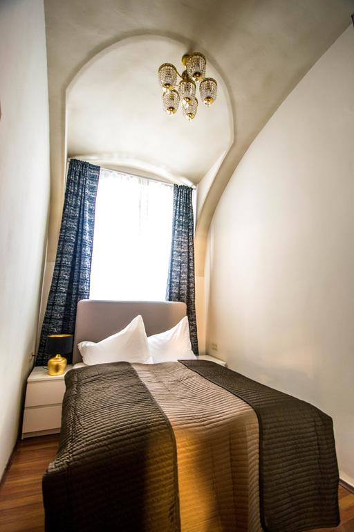 4Bdr Historical Spirit Apt By Ruterra Praha Bagian luar foto