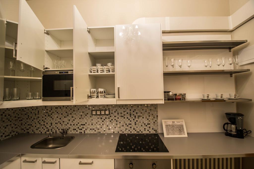 4Bdr Historical Spirit Apt By Ruterra Praha Bagian luar foto