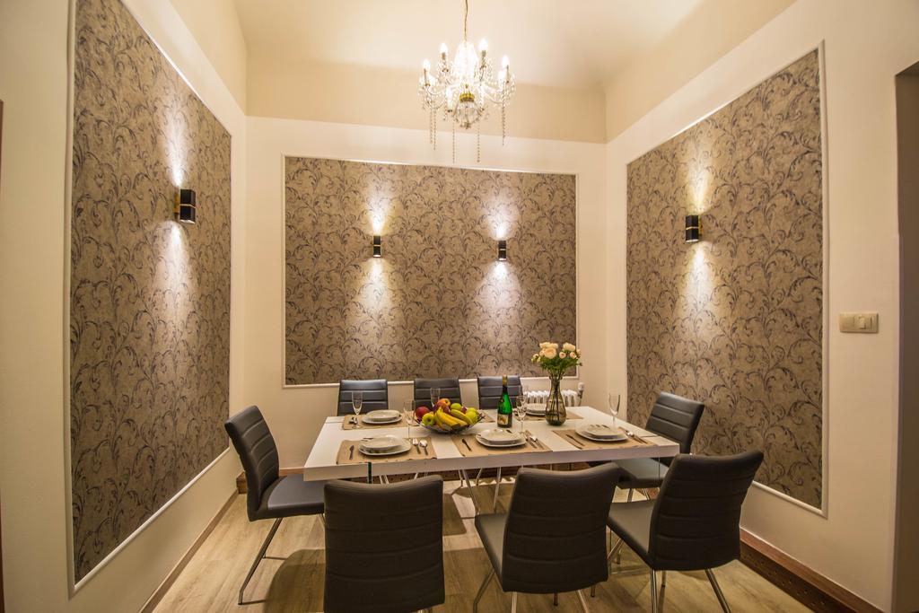 4Bdr Historical Spirit Apt By Ruterra Praha Bagian luar foto
