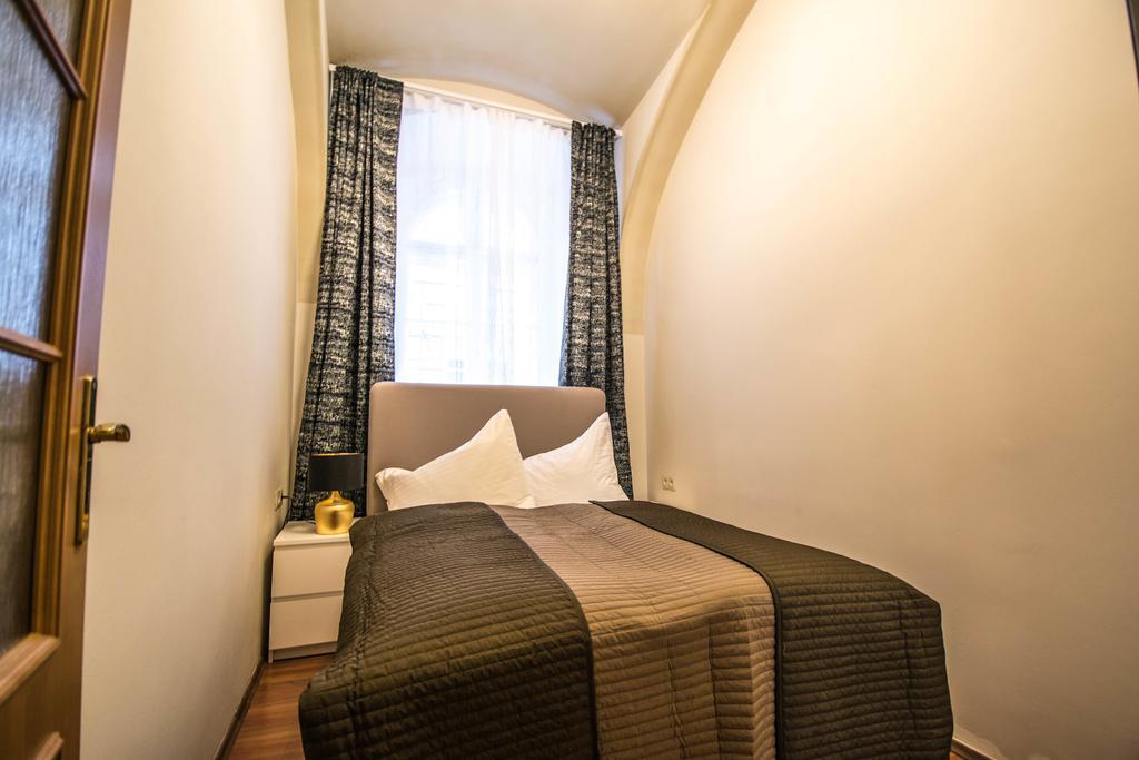 4Bdr Historical Spirit Apt By Ruterra Praha Bagian luar foto