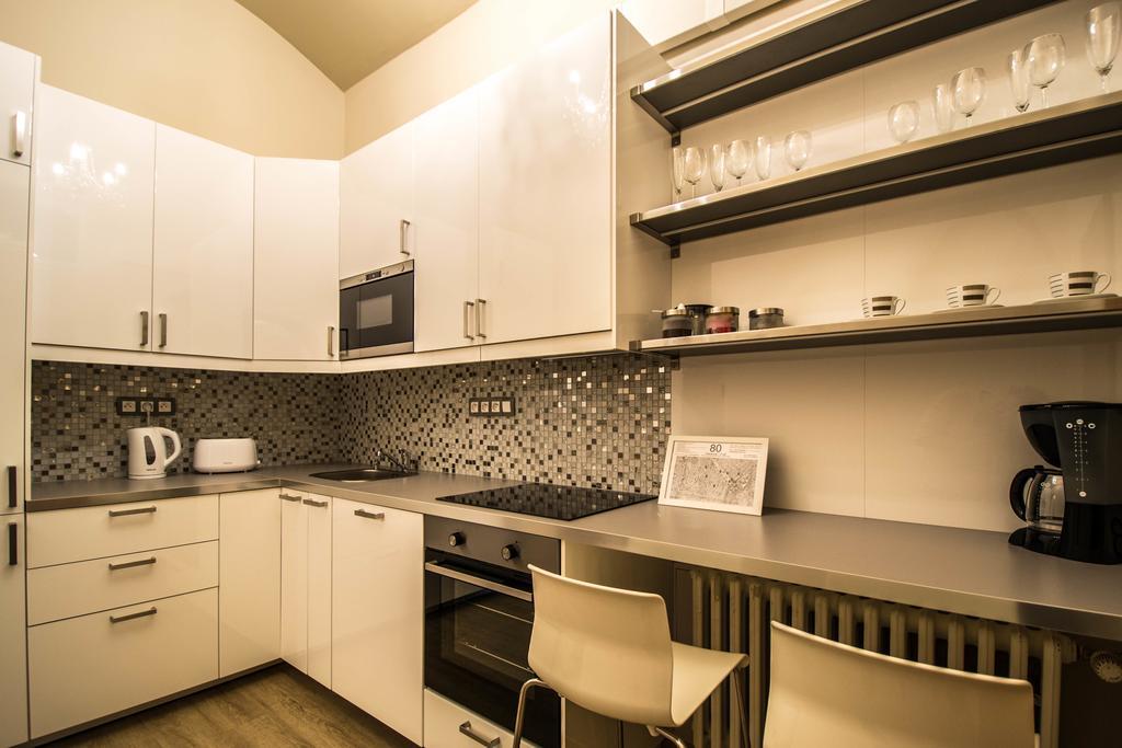 4Bdr Historical Spirit Apt By Ruterra Praha Bagian luar foto