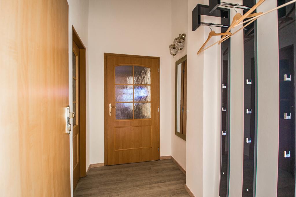 4Bdr Historical Spirit Apt By Ruterra Praha Bagian luar foto