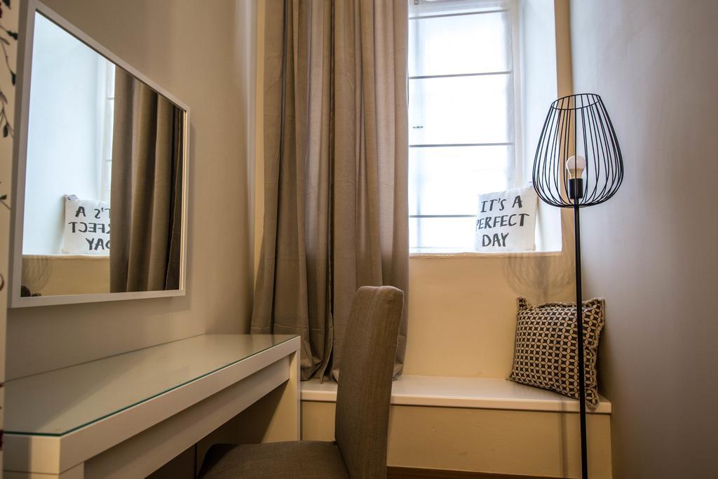 4Bdr Historical Spirit Apt By Ruterra Praha Bagian luar foto