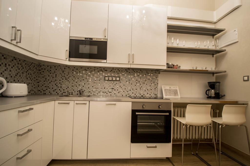 4Bdr Historical Spirit Apt By Ruterra Praha Bagian luar foto