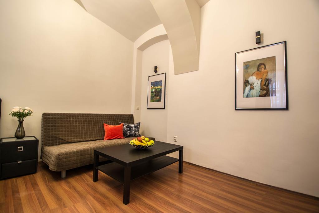 4Bdr Historical Spirit Apt By Ruterra Praha Bagian luar foto